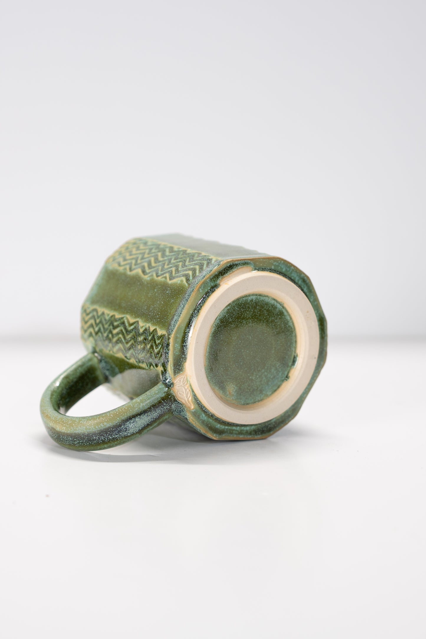 12oz Faceted Wiggle Mug